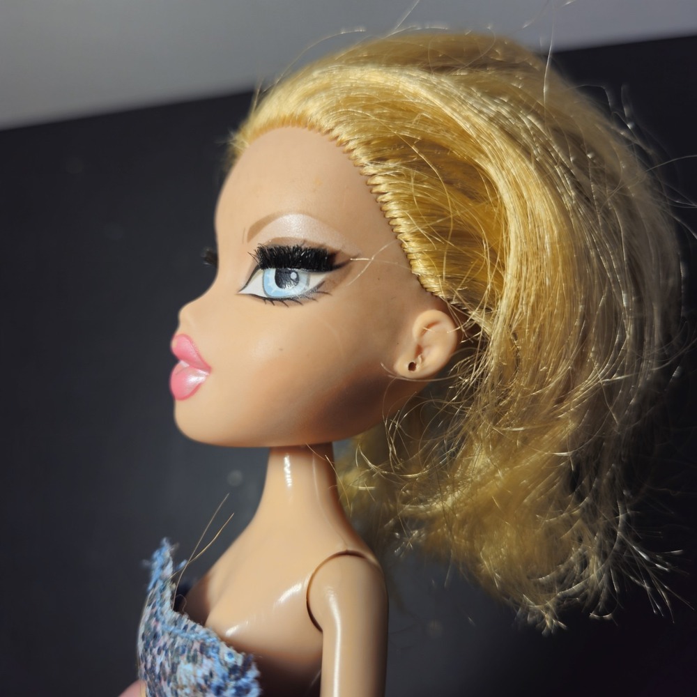 TLC Bratz The Movie 2007 Yasmin & Cloe Doll Rooted Lashes Gold Blue Articulated - Picture 16 of 16